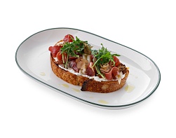 Брускетта с вяленой уткой