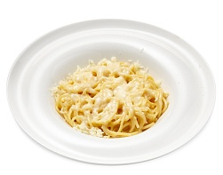 Cпагетти с сыром и сливками